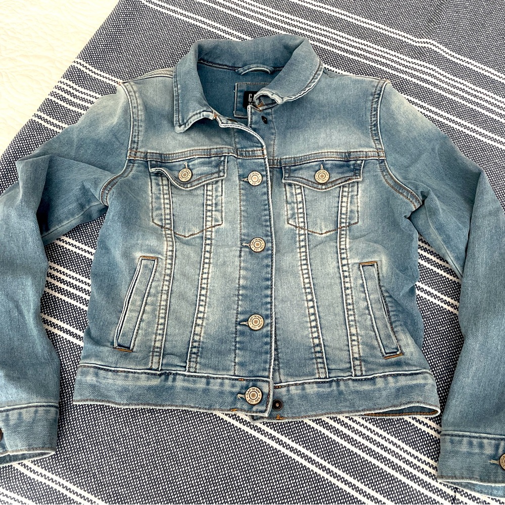 EUC Gap Girl’s Jean Jacket - Medium - Light wash